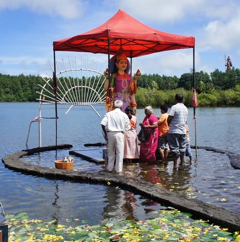 Lac sacré à l'Île Maurice (fin) -