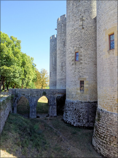 Coté médiéval du château de Roquetaillade (Gironde)