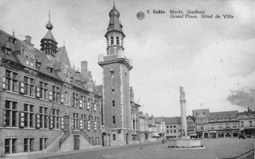 Eeklo. Markt. Stadhuis