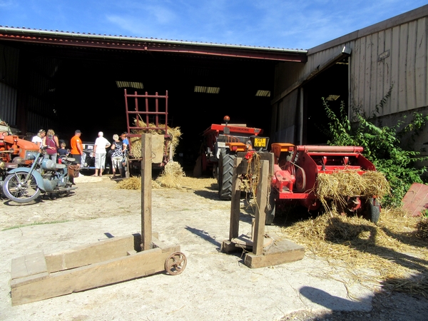 Les peintres des Amis du Châtillonnais ont exposé leurs toiles dans l'église de Bellenod sur Seine dimanche 16 septembre