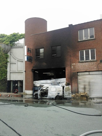 Wolu1200 : Evacuation du Delhaize Roodebeek à cause d'un véhicule en feu