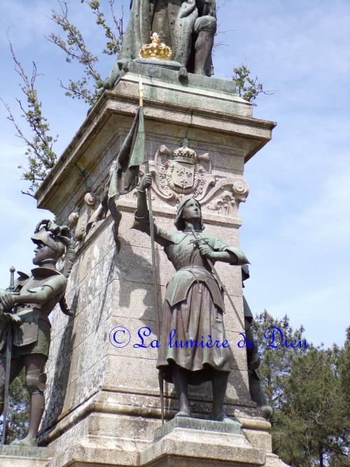 Sainte-Anne d'Auray, le monument du comte de Chambord
