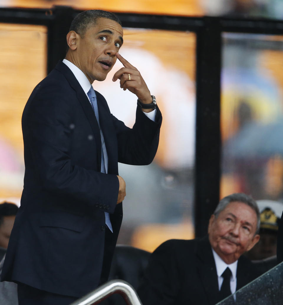 photo : Obama serre la main Raul Castro
