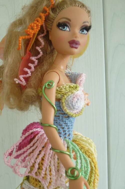 Défi styliste : Barbie futuriste ..Embrasement...