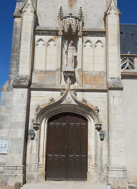 Porte de l'église de Mézières lez Cléry