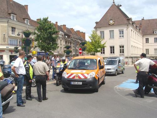 Départ de la caravane publicitaire...