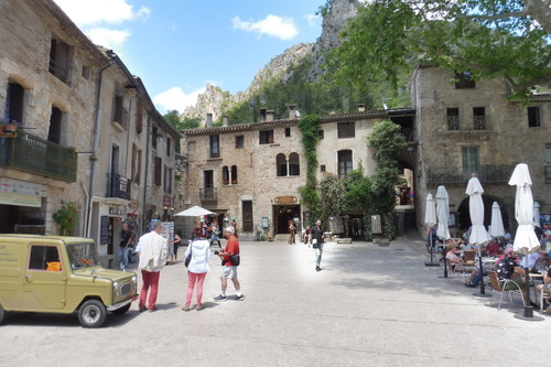 Visite de St Guilhem  le Désert  (34)