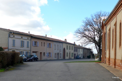 Vallègue en 31 : église et château … n 2