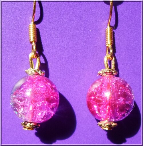 Boucles d'oreilles dorées en verre craquelé fushia et violet