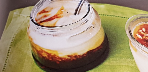 *YAOURTS A LA CREME FRAICHE ET AU CARAMEL MAISON