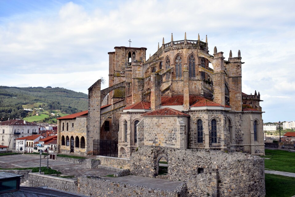 J51 - Castro Urdiales - L'église Sta María Assunta 13° siècle