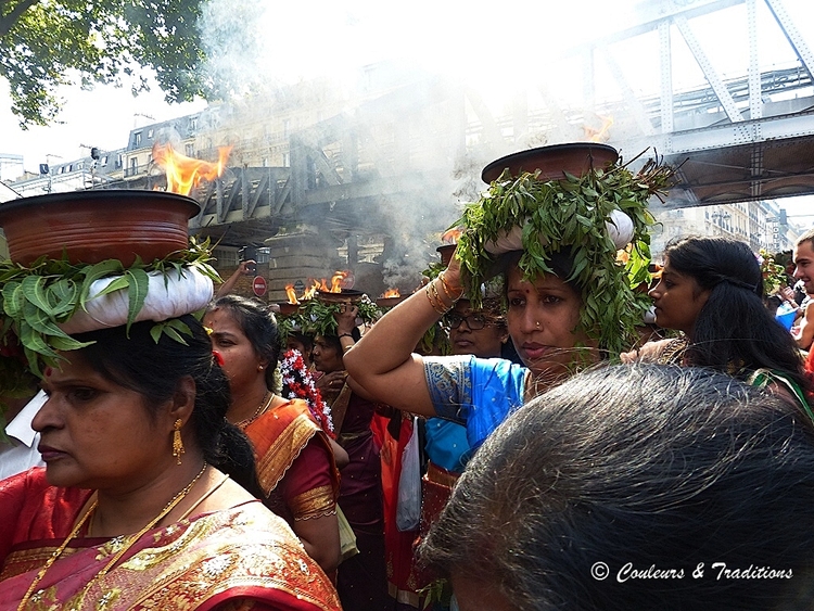 Porteuses d'offrandes et de flammes 