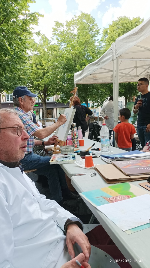 Art plastique dans les rue d'Epernay avec plusieurs peintres du groupe Créer