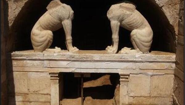 Amphipolis : les fouilles continuent