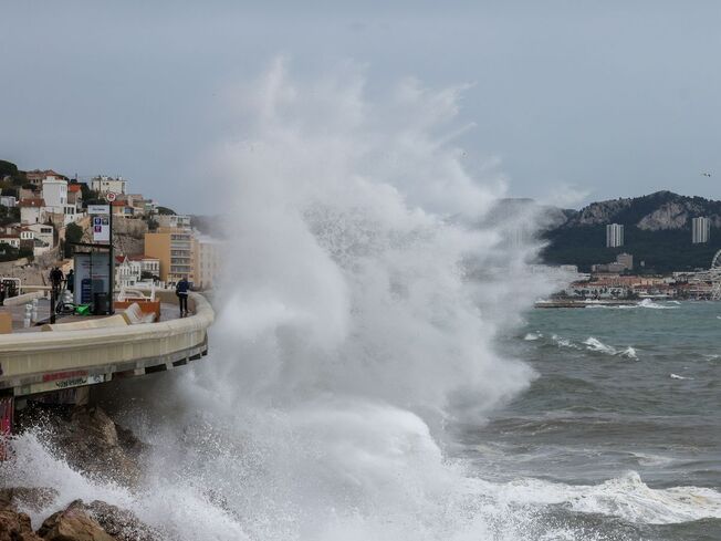 Tempête Domingos : les Bouches-du-Rhône, le Var et les Alpes-Maritimes  placés en vigilance orange "vague-submersion"