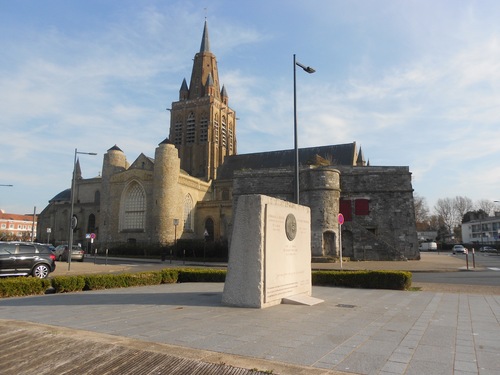 Église Notre-Dame et dalle commémorative de mariage du Gal de Gaulle