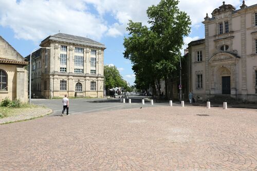 Eglise st Croix et sa place -Bordeaux