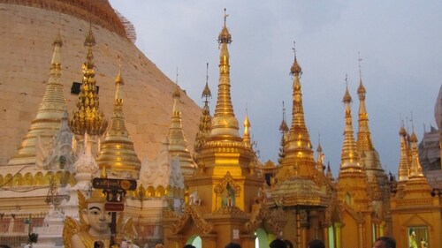 La pagode Shwe Dagon à Rangoon (Birmanie)