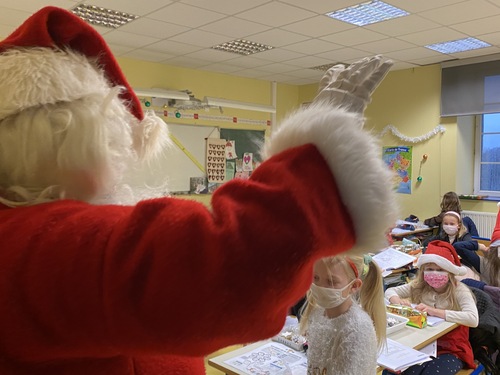 Le  Père Noel à l'école St Jean