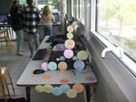 Balles, boules, bulles, une invasion au collège.