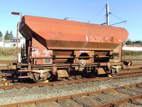 Wagon trémie à essieux de l'Infra