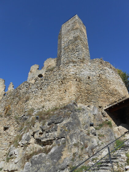 Le château d'Usson, à Rouze