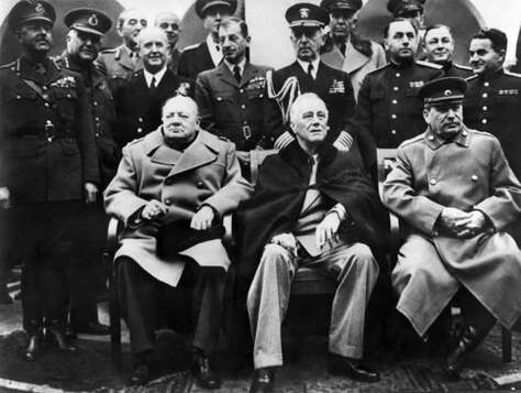 Churchill, Roosevelt et Staline à Yalta, en février 1945. 