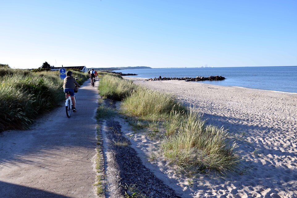Sæby - La plage déserte et la piste cyclable