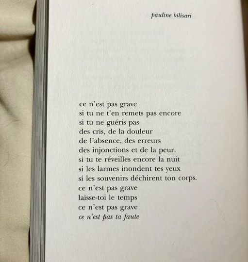 Peut être une image de texte qui dit ’pauline paulinebilisari bilisari ce n est pas grave si tu ne t’en remets pas encore si tu ne guéris pas des cris, de la douleur de l’absence, des erreurs des injonctions et de la peur. si tu te réveilles encore la nuit si les larmes inondent tes yux si les souvenirs déchirent ton corps. ce n est pas grave laisse-toi le temps ce n est pas grave ’est pas ta faute ce’