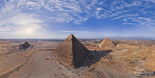 Great Pyramids of Giza in Egypt (En Français - Les Grandes PYRAMIDES de la GIZA en EGYPTE)