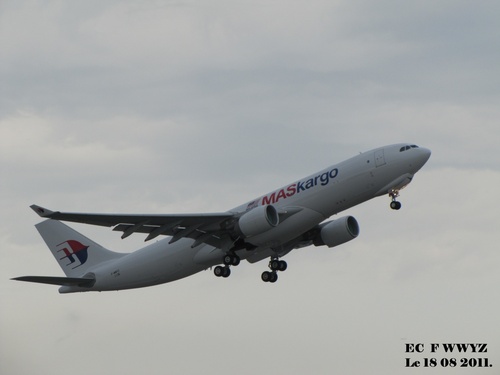 Airbus A 330 F WWYZ à Blagnac le 18 08 2011.