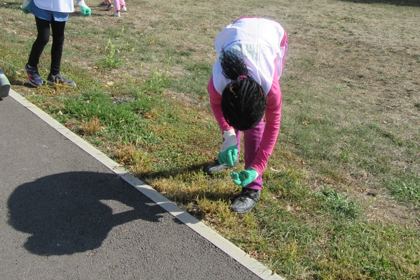 "Nettoyons la nature !" une belle initiative des écoliers du Pôle Scolaire de Sainte Colombe sur Seine ...