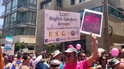 La Gay Pride 2017 de Tel Aviv, le 9 juin 2017. (Crédit : ⁠⁠⁠Miriam Hershlag/Times of Israël)