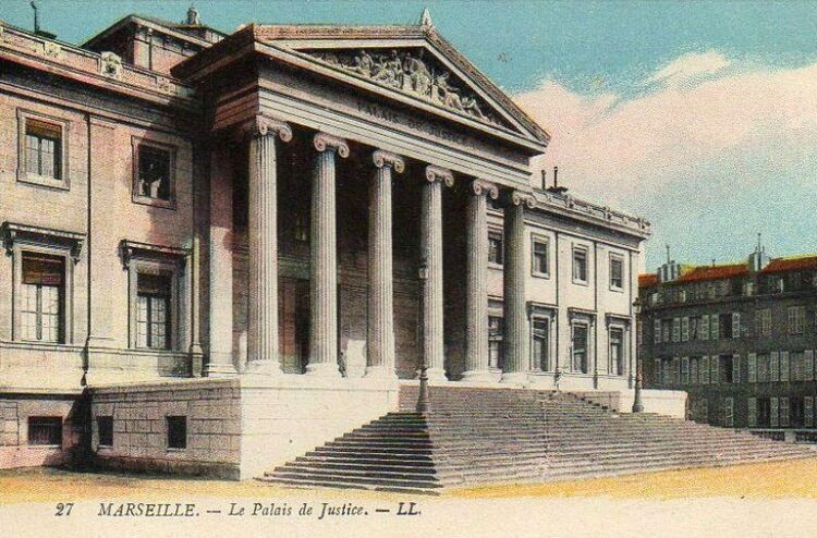 La façade du nouveau Palais de Justice de Marseille, place Monthyon