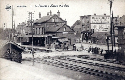 Jemeppe - Le Passage à Niveau et la Gare