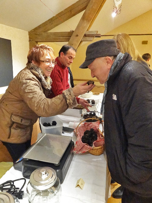 Le premier marché de la truffe de Bourgogne en Châtillonnais...