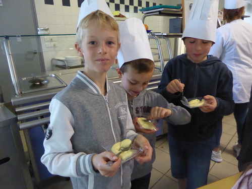 Des "petits chefs" en cuisine