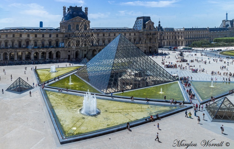 Paris : Le Louvre palais et musée 2/2
