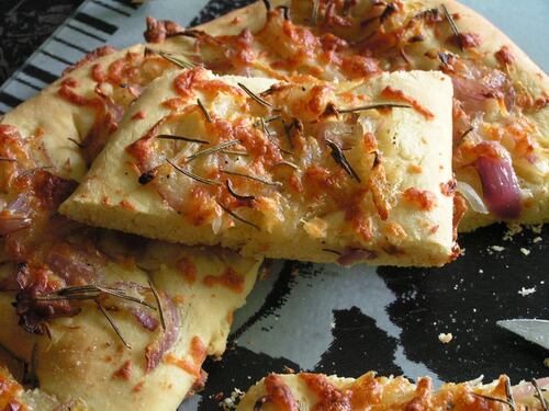 Fougasse oignons , fromage.