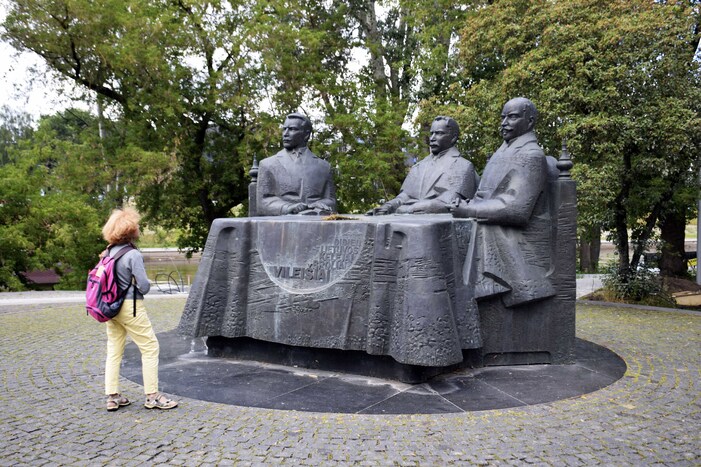 J16 - LT - Vilnius - Statue inconnue