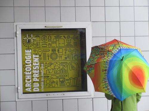 Parapluies au musée suite