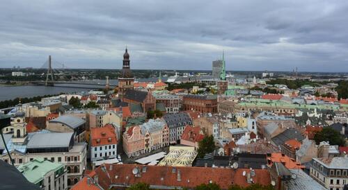 Vue depuis le clocher de l’église Saint-Pierre à Riga