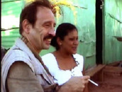 L'auteur: Maurice Lemoine, spécialiste de l'Amérique Latine depuis quarante ans, ex-rédacteur en chef du Monde Diplomatique. Ici dans un barrio populaire des hauteurs de Caracas, en 2003. Photo: Thierry Deronne
