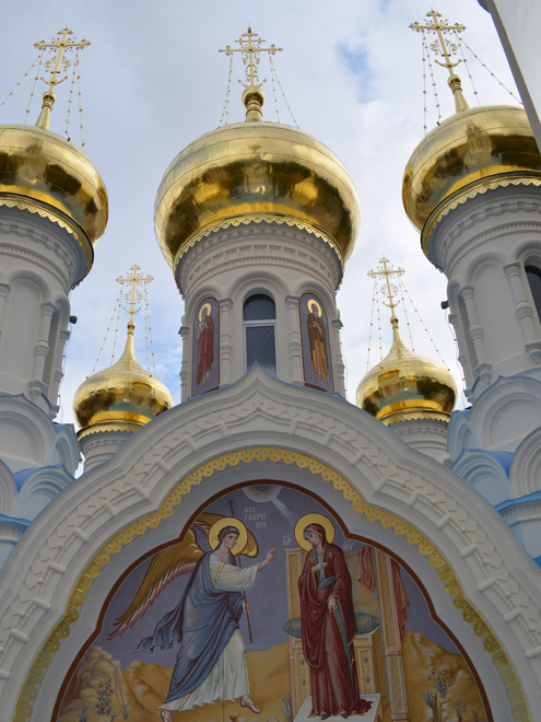 Главная святыня Карловых Вар - православный храм Петра и Павла освящён после реставрации