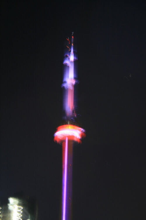 Toronto : la nuit sous l'arc-en-ciel