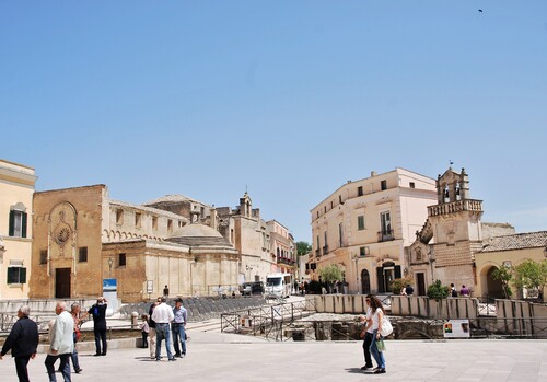 Autres vues de la partie haute de Matera (Italie)
