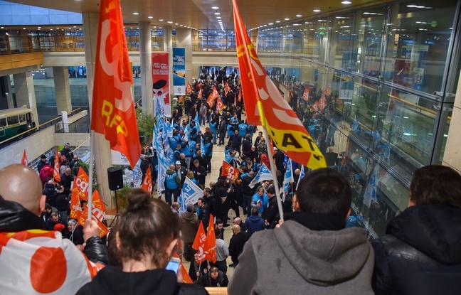 Illustration de la grève à la Gare de Lyon, le 31 mars 2016.