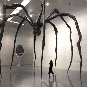 Louise Bourgeois - Maman - pic by $638