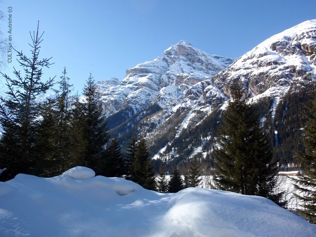 Vallee-de-Gschnitztal-sous-la-neige.JPG