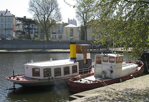 vieux bateaux au bord de l'Erdre
